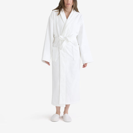  Luxurious bathrobe, a staple in hotels and Airbnb, embodying comfort and style. Hospitality product from Canada, ensuring premium guest experiences.